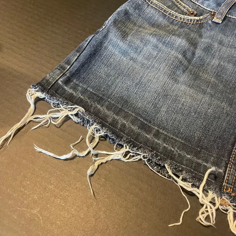 Bullhead women's denim mini skirt size 5 frayed hem jean skirt festival Y2K